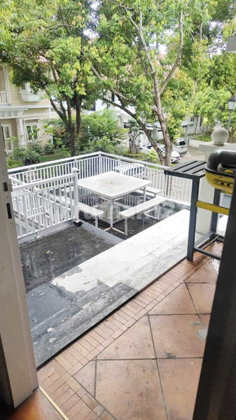 House for rent in Surabaya, Indonesia · 6 rooms, 4 baths