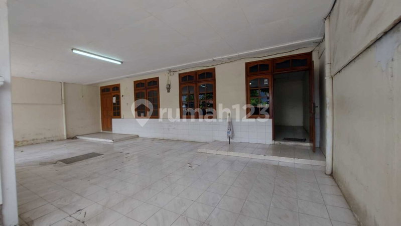 House for rent in Semarang, Indonesia · 8 rooms, 3 baths