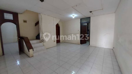 House for rent in Semarang, Indonesia · 8 rooms, 3 baths