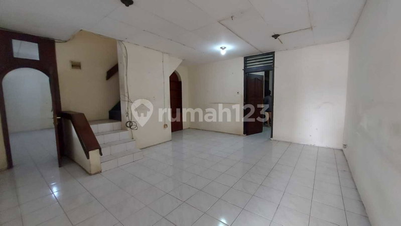 House for rent in Semarang, Indonesia · 8 rooms, 3 baths