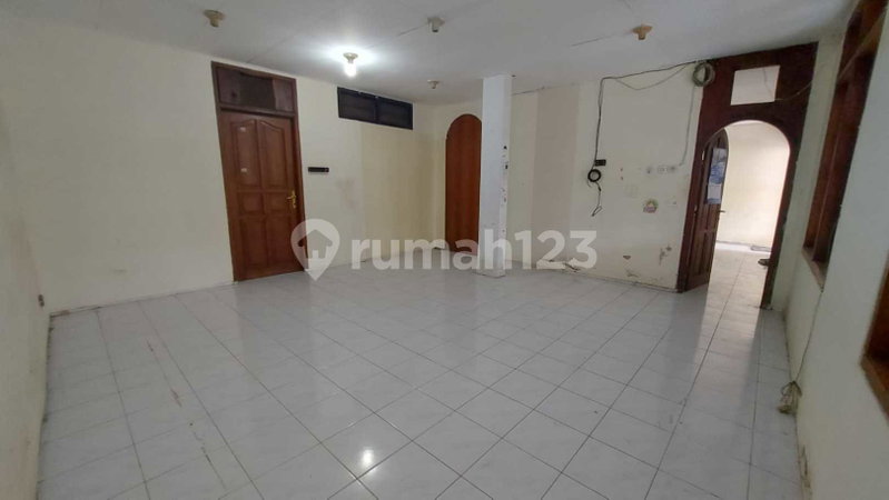House for rent in Semarang, Indonesia · 8 rooms, 3 baths