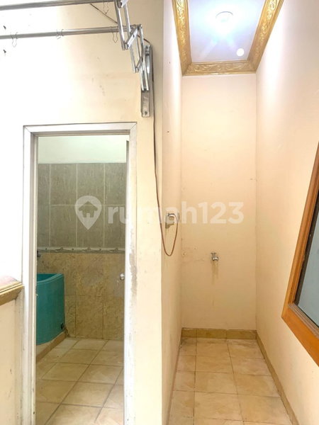 House for rent in Surabaya, Indonesia · 4 rooms, 3 baths