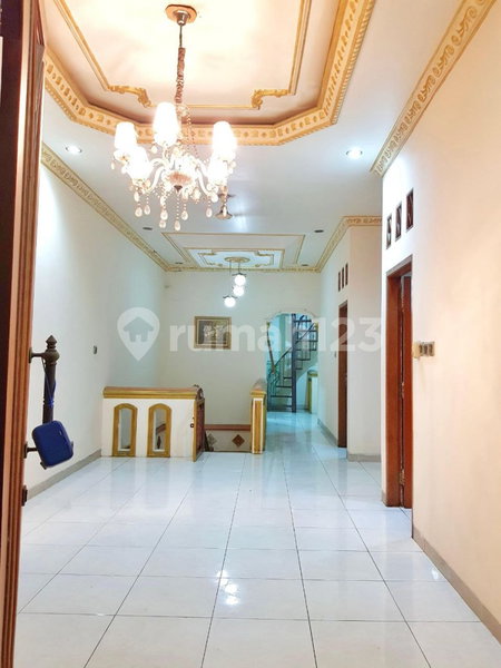 House for rent in Surabaya, Indonesia · 4 rooms, 3 baths