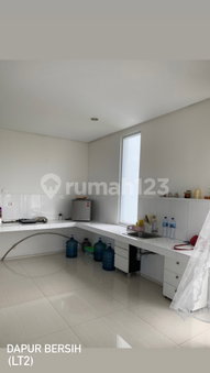 House for rent in Bandung, Indonesia · 4 rooms, 4 baths