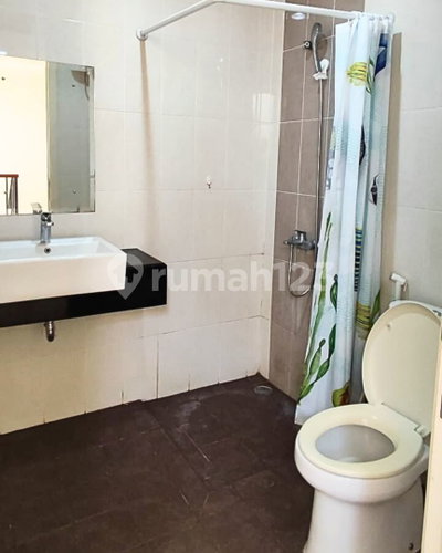 House for rent in Tangerang, Indonesia · Riding · 2 rooms, 2 baths
