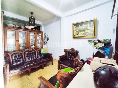 House for rent in Semarang, Indonesia · 4 rooms, 3 baths