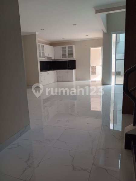 House for rent in Cikarang, Indonesia · 5 rooms, 7 baths