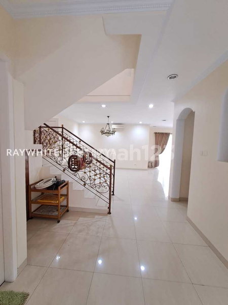 House for rent in Semarang, Indonesia · 5 rooms, 4 baths
