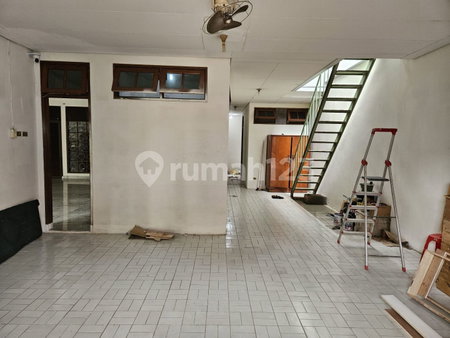 House for rent in West Jakarta, Indonesia · Kebon Jeruk · 4 rooms, 4 baths