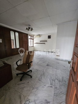 House for rent in West Jakarta, Indonesia · Kebon Jeruk · 4 rooms, 4 baths