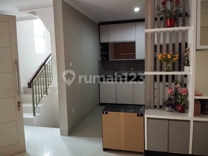 House for rent in Tangerang, Indonesia · Sukasari · 2 rooms, 2 baths