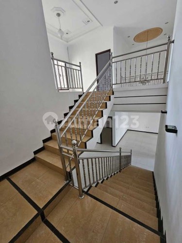 House for rent in Surabaya, Indonesia · 4 rooms, 3 baths