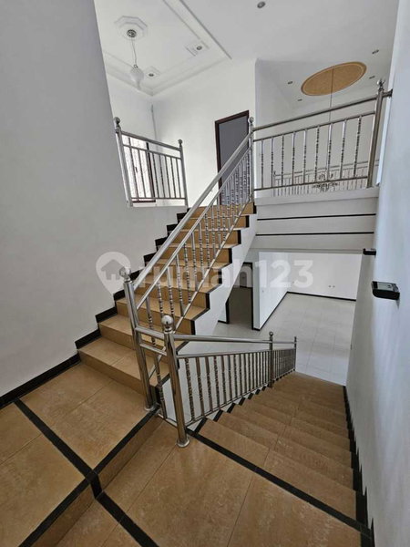 House for rent in Surabaya, Indonesia · 4 rooms, 3 baths