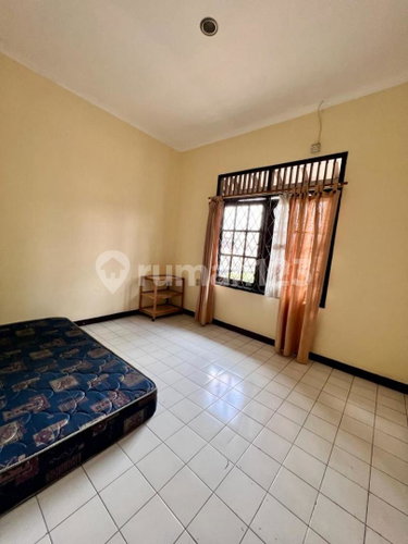 House for rent in Surabaya, Indonesia · 4 rooms, 3 baths