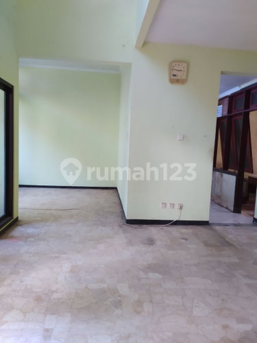House for rent in Surabaya, Indonesia · 5 rooms, 3 baths