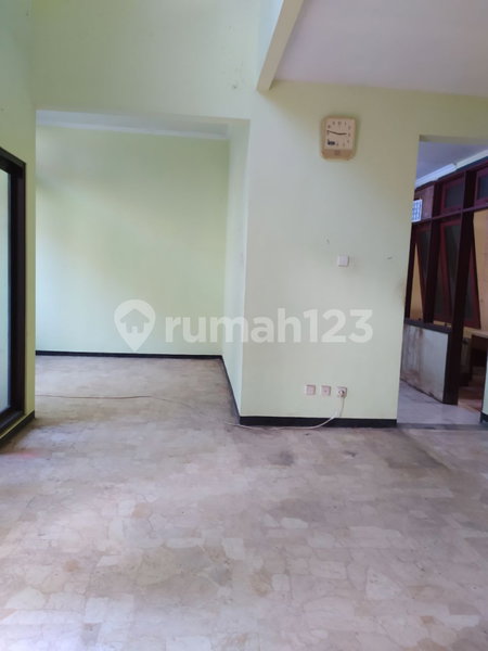 House for rent in Surabaya, Indonesia · 5 rooms, 3 baths