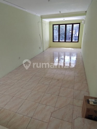 House for rent in Surabaya, Indonesia · 5 rooms, 3 baths