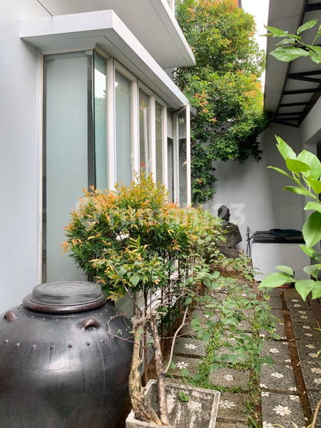 House for rent in Surabaya, Indonesia · 4 rooms, 4 baths