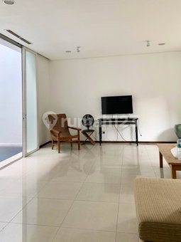 House for rent in Surabaya, Indonesia · 4 rooms, 4 baths