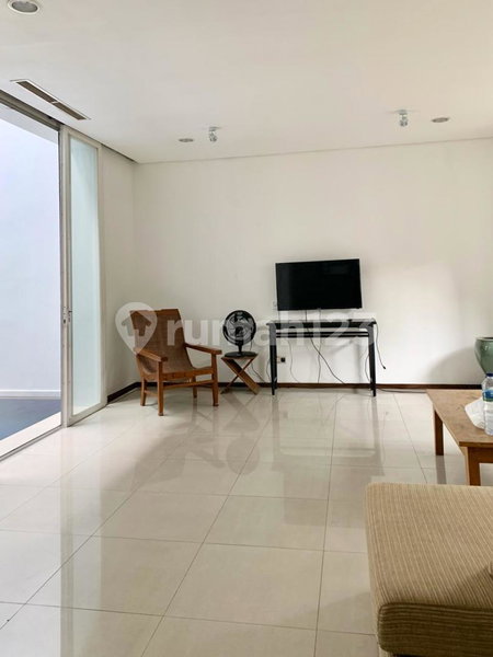 House for rent in Surabaya, Indonesia · 4 rooms, 4 baths