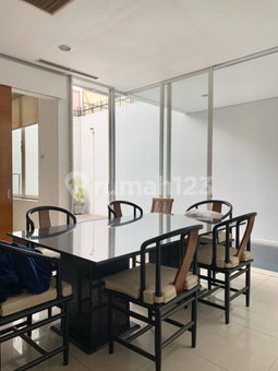 House for rent in Surabaya, Indonesia · 4 rooms, 4 baths