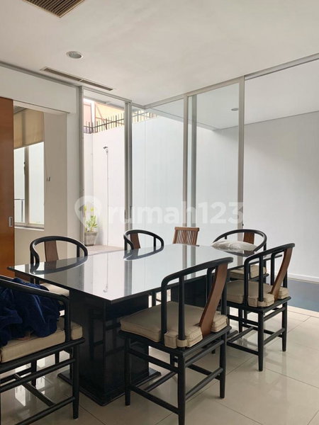 House for rent in Surabaya, Indonesia · 4 rooms, 4 baths