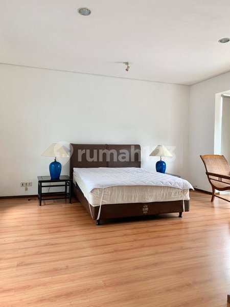 House for rent in Surabaya, Indonesia · 4 rooms, 4 baths