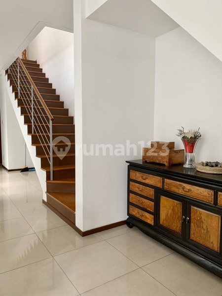House for rent in Surabaya, Indonesia · 4 rooms, 4 baths