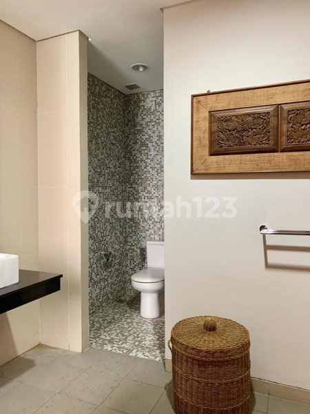 House for rent in Surabaya, Indonesia · 4 rooms, 4 baths