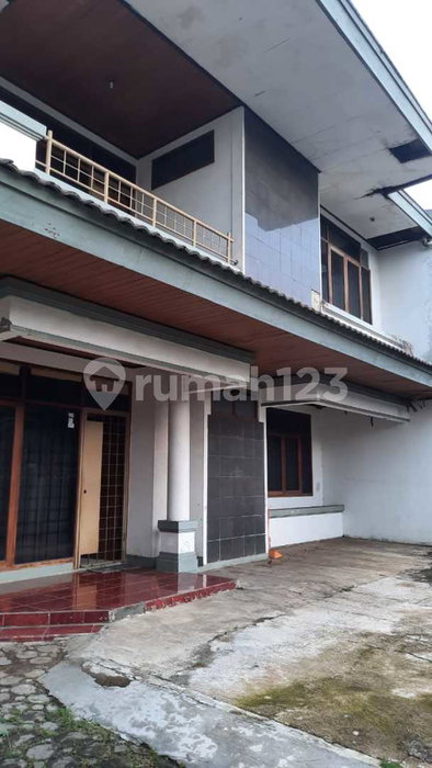 House for rent in Surabaya, Indonesia · 4 rooms, 3 baths