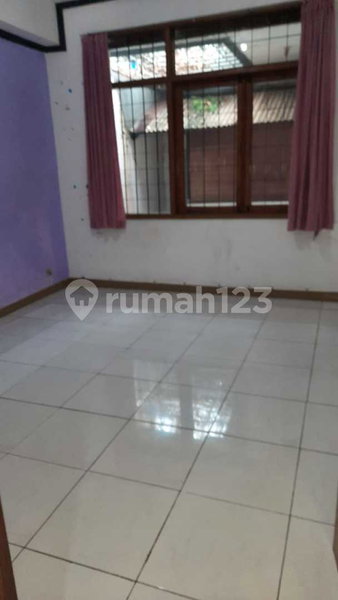 House for rent in Surabaya, Indonesia · 4 rooms, 3 baths