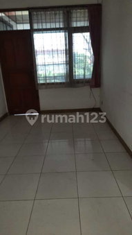 House for rent in Surabaya, Indonesia · 4 rooms, 3 baths