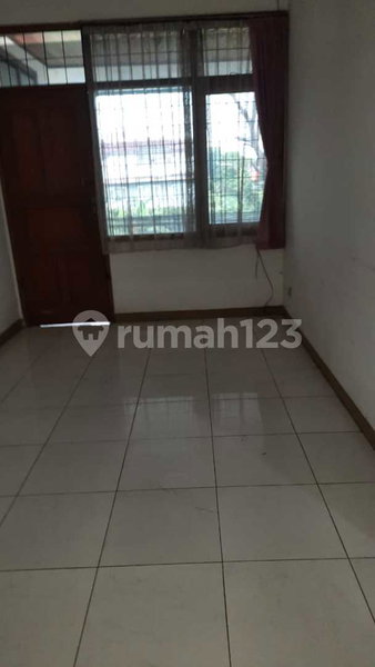 House for rent in Surabaya, Indonesia · 4 rooms, 3 baths