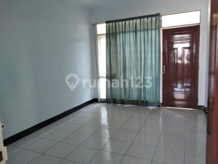 House for rent in Bandung, Indonesia · 4 rooms, 3 baths