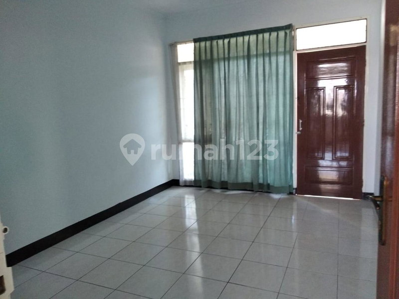 House for rent in Bandung, Indonesia · 4 rooms, 3 baths