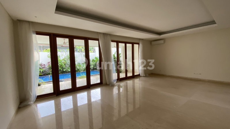 House for rent in Bandung, Indonesia · 4 rooms, 4 baths