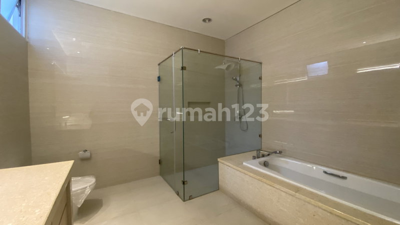 House for rent in Bandung, Indonesia · 4 rooms, 4 baths
