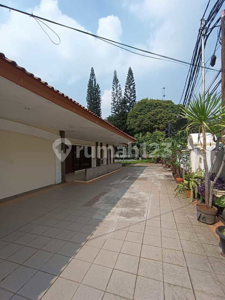 House for rent in Surabaya, Indonesia · 9 rooms, 6 baths