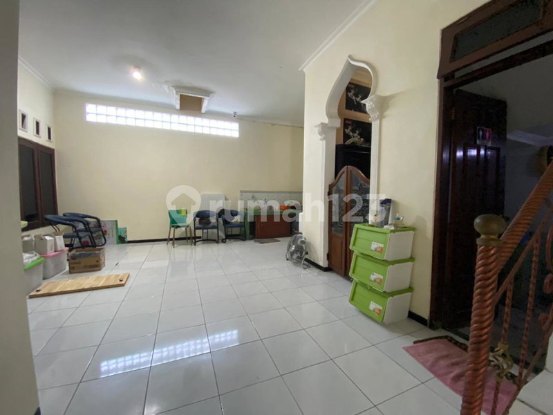 House for rent in Semarang, Indonesia · Mungkur Elephant · 6 rooms, 4 baths