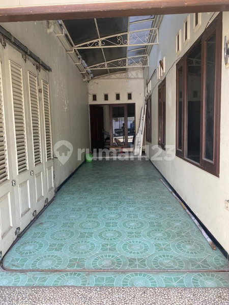 House for rent in Semarang, Indonesia · Mungkur Elephant · 6 rooms, 4 baths