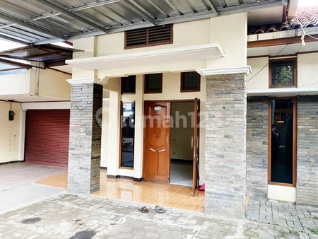 House for rent in Malang, Indonesia · 4 rooms, 3 baths