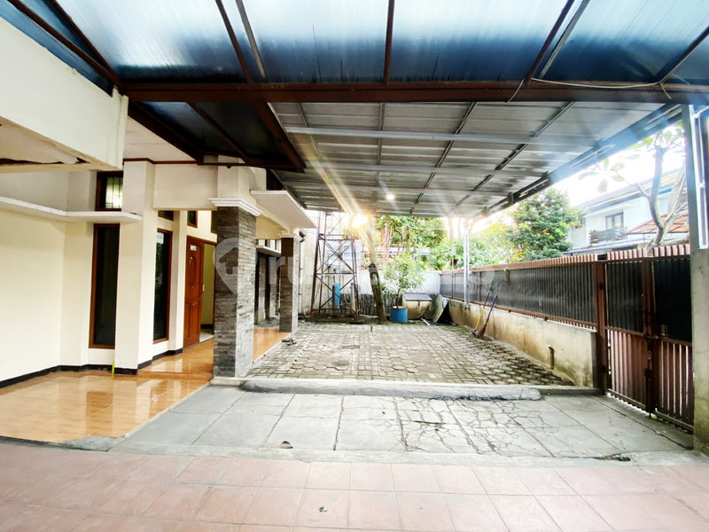 House for rent in Malang, Indonesia · 4 rooms, 3 baths