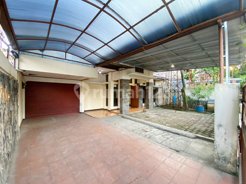 House for rent in Malang, Indonesia · 4 rooms, 3 baths