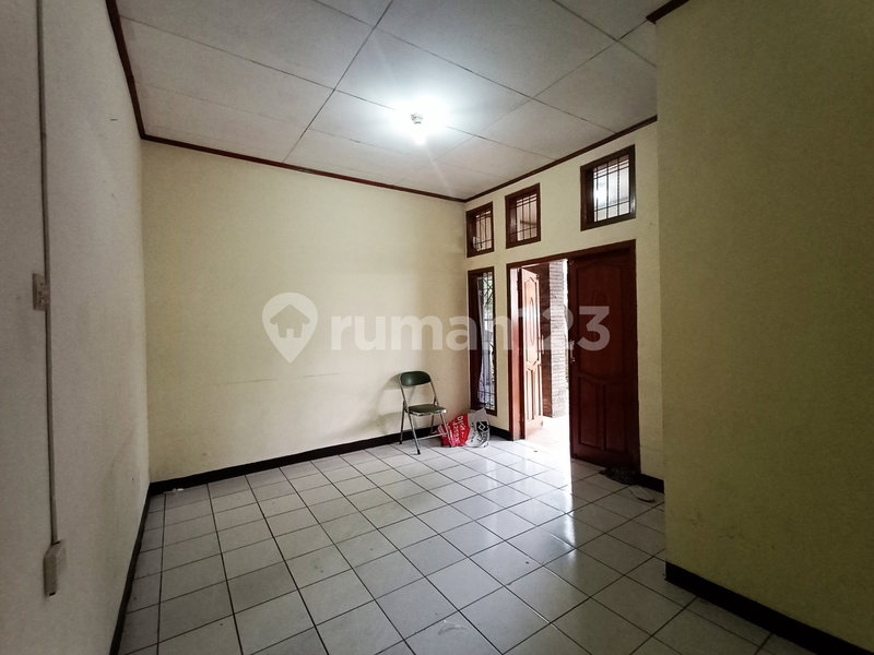 House for rent in Malang, Indonesia · 4 rooms, 3 baths