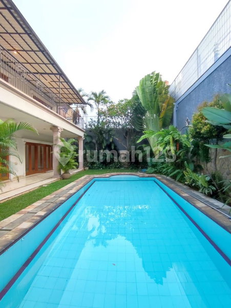 House for rent in Bandung, Indonesia · 4 rooms, 5 baths