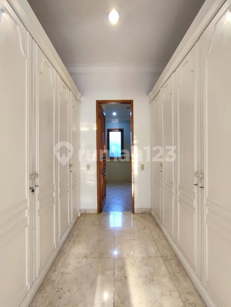House for rent in Bandung, Indonesia · 4 rooms, 5 baths
