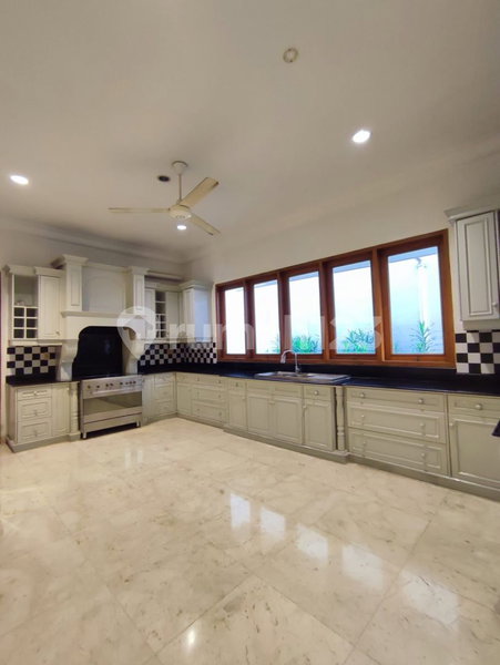 House for rent in Bandung, Indonesia · 4 rooms, 5 baths