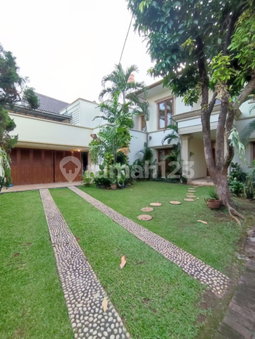 House for rent in Bandung, Indonesia · 4 rooms, 5 baths