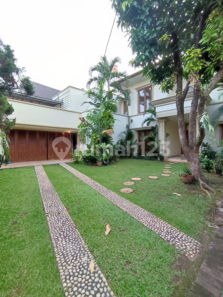 House for rent in Bandung, Indonesia · 4 rooms, 5 baths