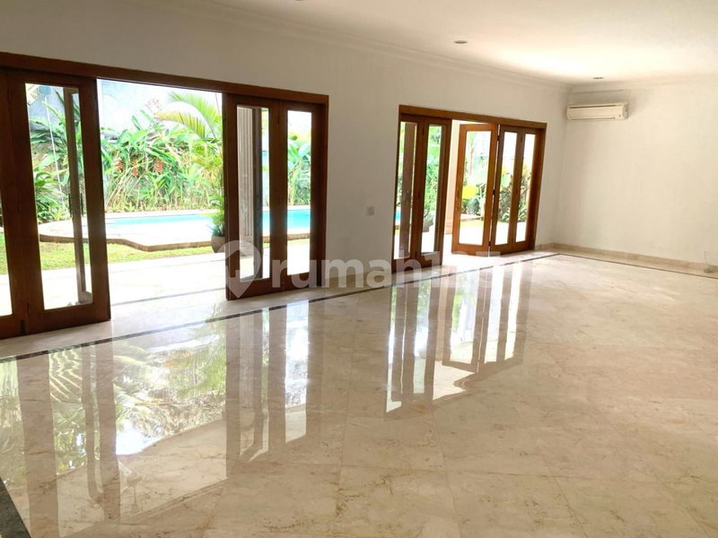 House for rent in Bandung, Indonesia · 4 rooms, 5 baths